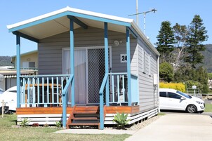 1 Bedroom Ensuite 4 Berth Cabin | Individually furnished, blackout drapes, bed sheets