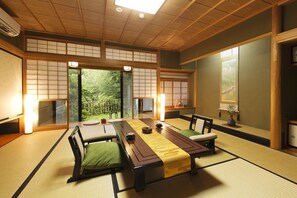 Chambre Tradition (with Open Air Bath) | Minibar, bureau, Wi-Fi gratuit