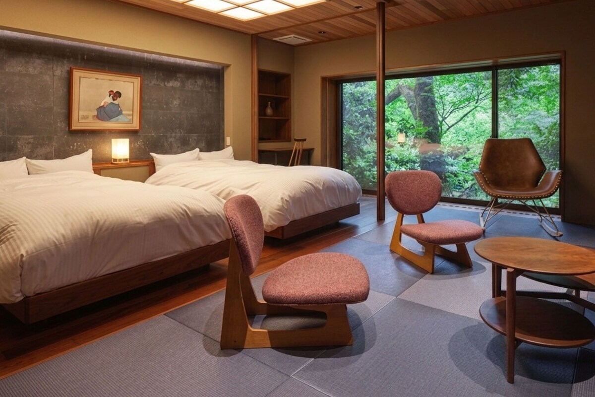 Private dining room suite with open-air bath