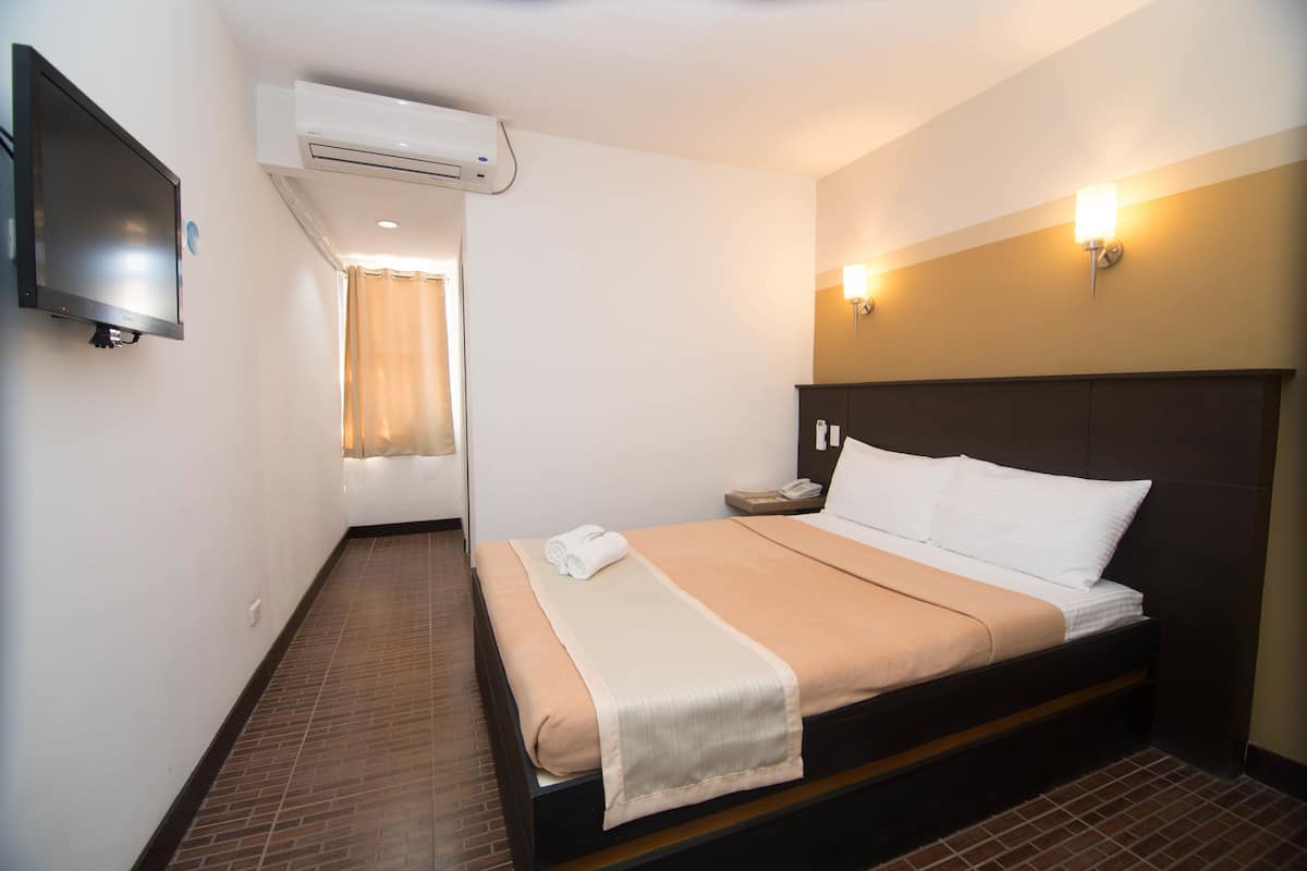 Standard Room, 1 Double Bed | Desk, WiFi (free)