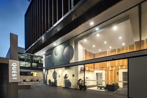 Façade de lâhĂ©bergement - soirĂ©e/nuit