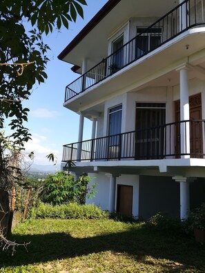 Pintu masuk properti