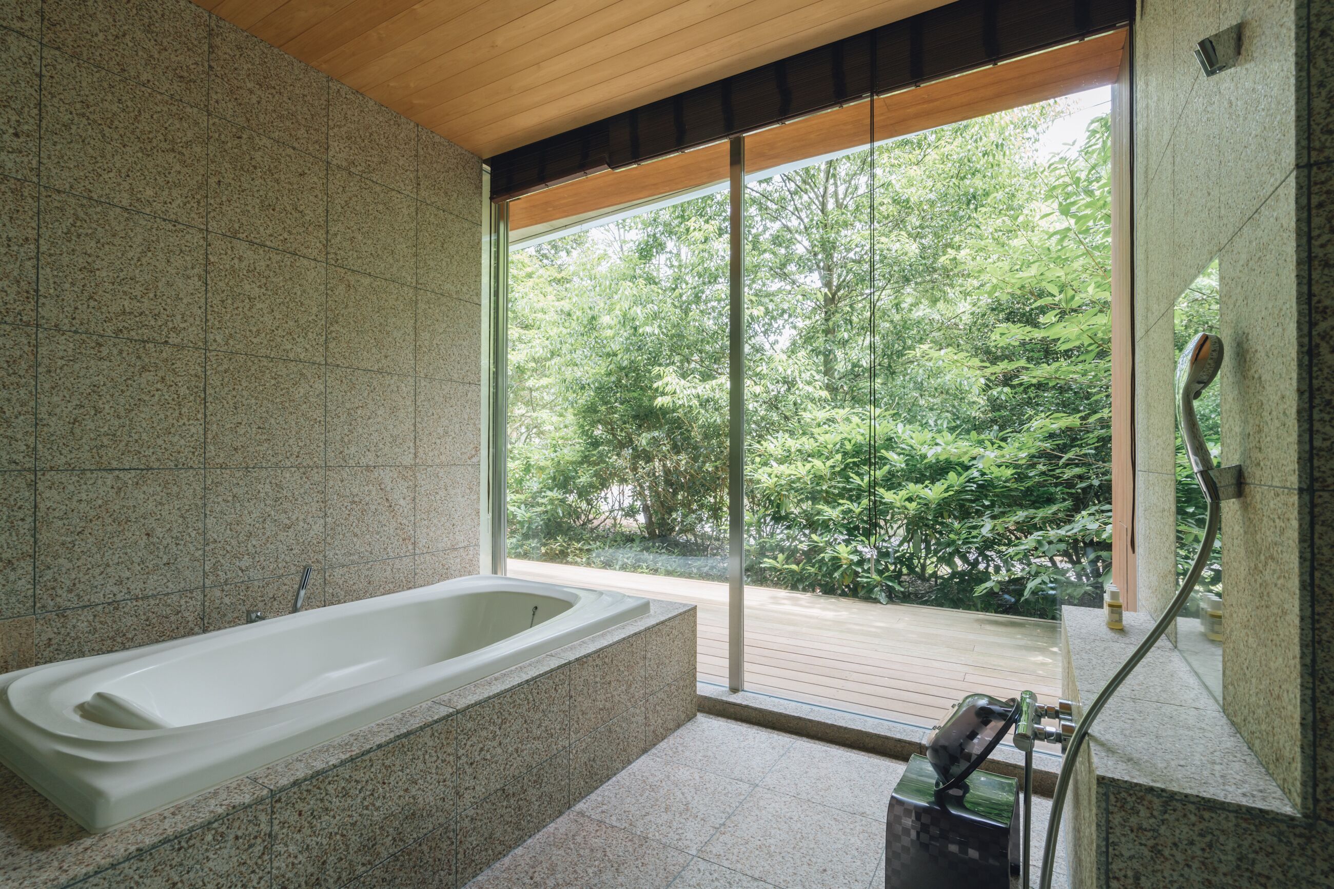 (Anex Building) VILLA KEYFOREST Exclusive Twin Room | Bathroom | Separate tub and shower, deep soaking tub, free toiletries, hair dryer