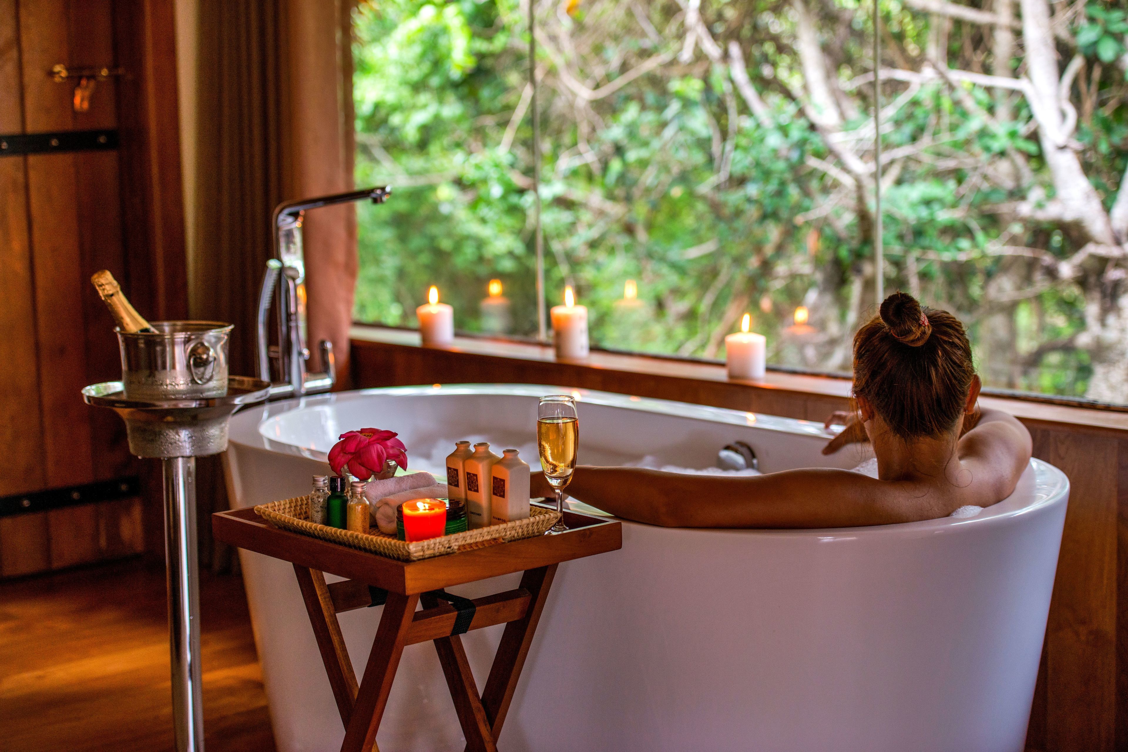 all inclusive luxury cabin with safari | deep-soaking bathtub
