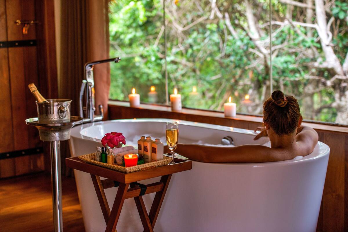 all inclusive luxury cabin with safari | deep-soaking bathtub
