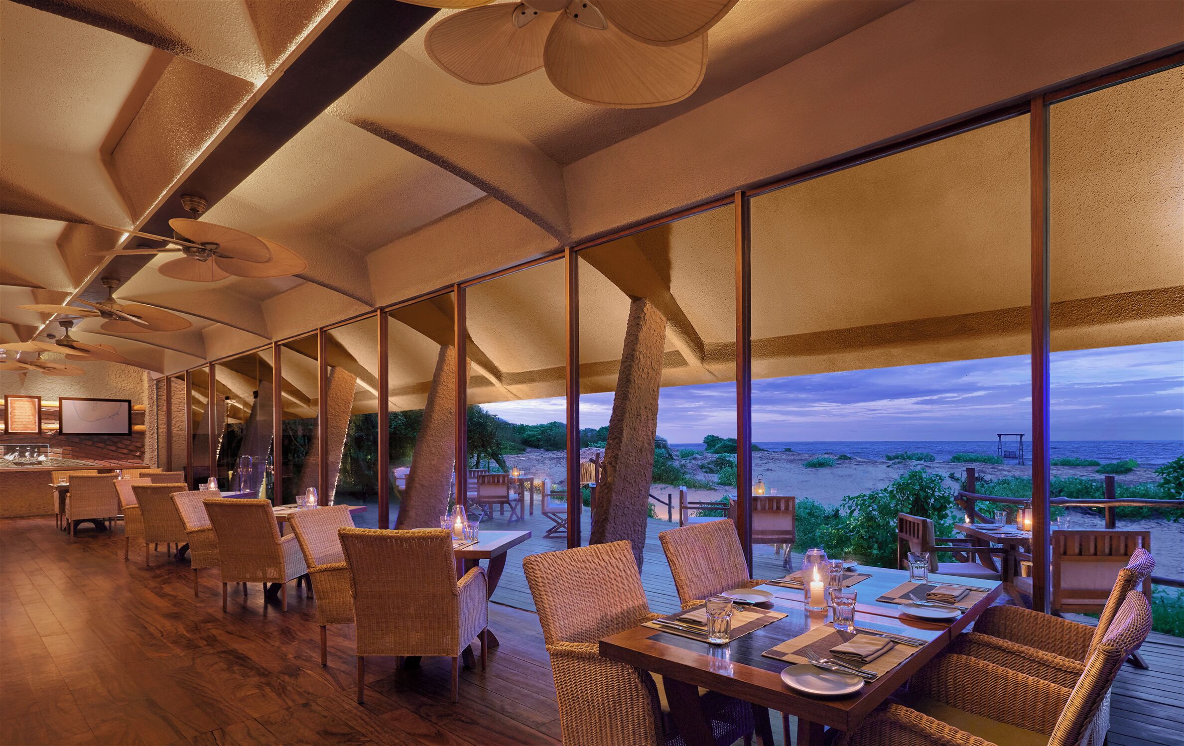 breakfast, lunch, dinner served; international cuisine