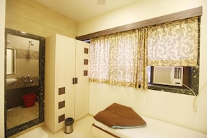 Premium bedding, in-room safe, desk, soundproofing
