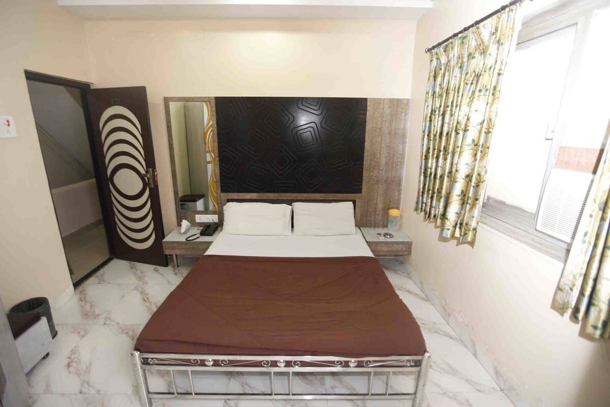 Roupas de cama premium, cofres nos quartos, escrivaninha