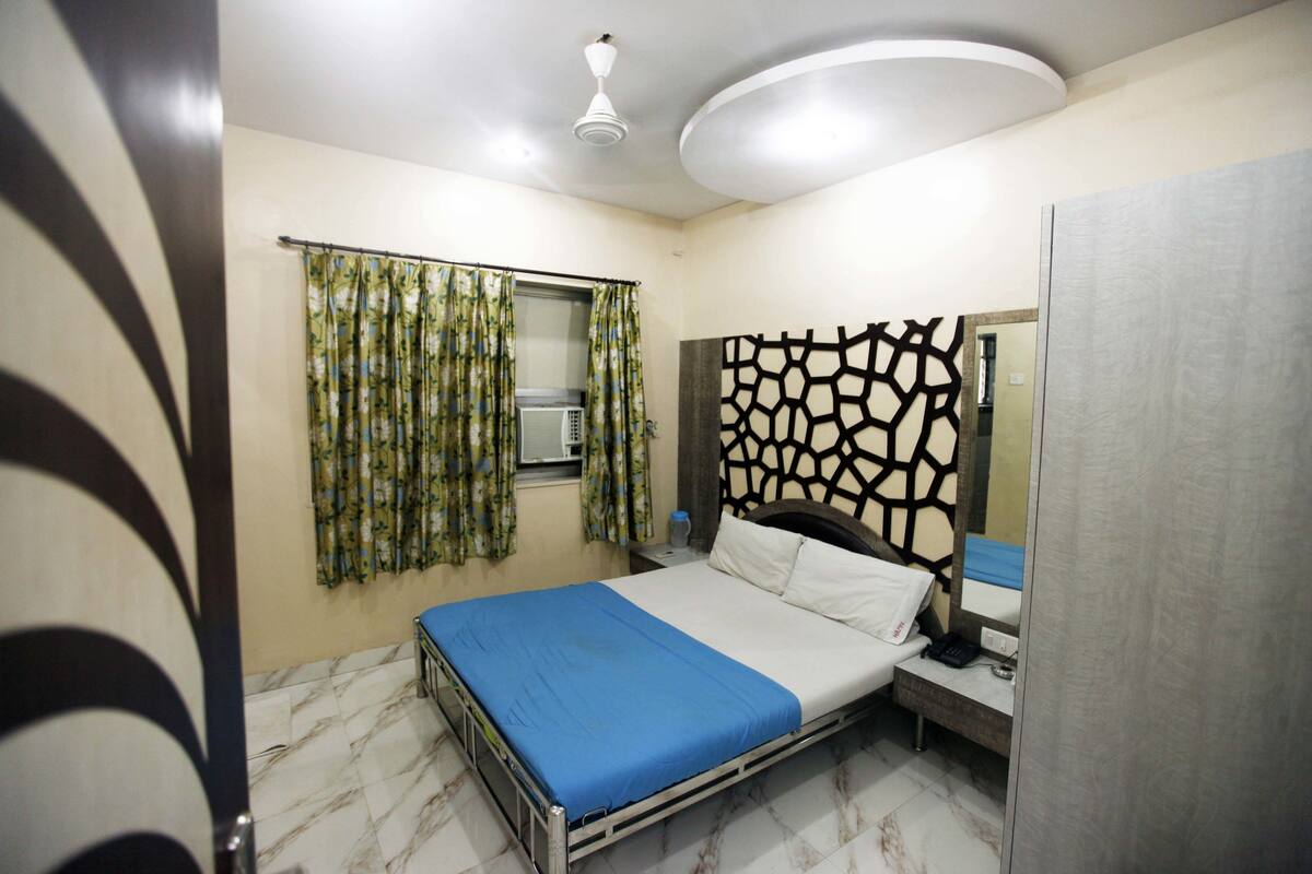 Roupas de cama premium, cofres nos quartos, escrivaninha