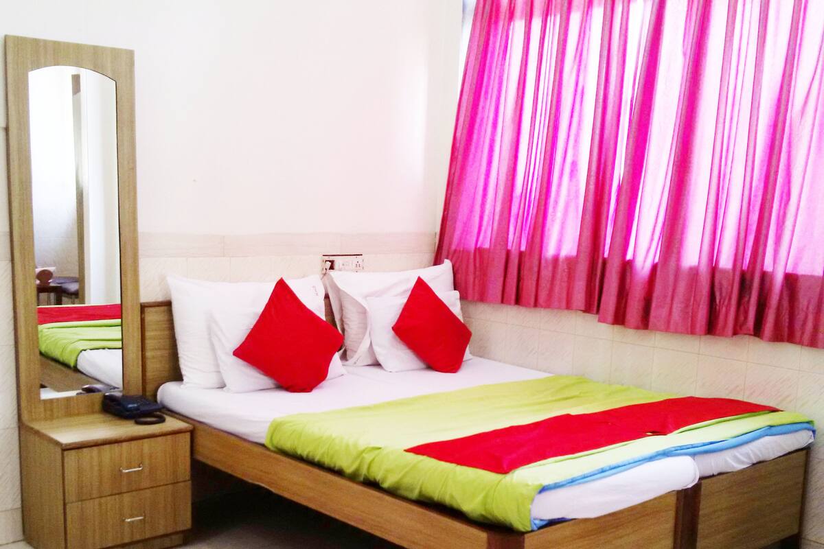 Quarto família, 2 camas de casal, vista para a cidade, no andar executivo | Roupas de cama premium, cofres nos quartos, escrivaninha