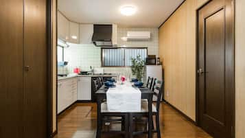 ์ํฐ ํ์ฐ์ค, ์นจ์ค 3๊ฐ, ๋ณ๊ด | ๊ฐ์ค ๋ด ์์ฌ ๊ณต๊ฐ