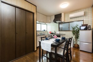 City House, 3 Bedrooms, Annex Building | Private kitchen