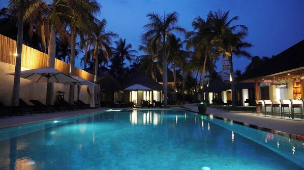 2 outdoor pools, pool umbrellas, pool loungers