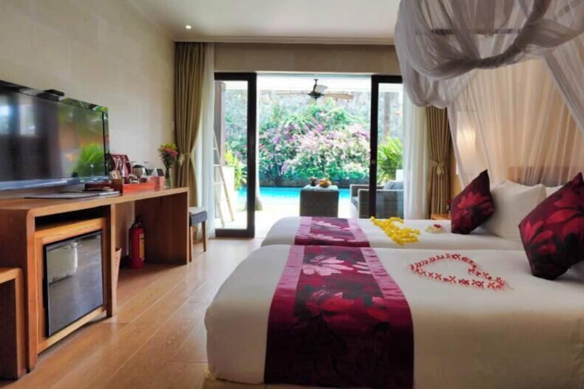 Minibar, caja de seguridad en la habitación y decoración personalizada