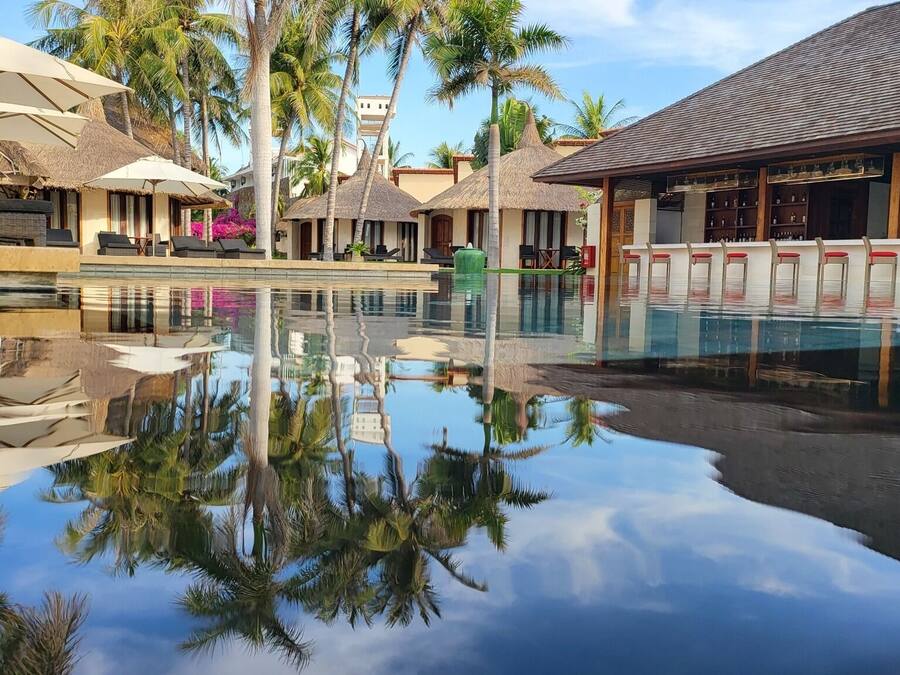 2 outdoor pools, pool umbrellas, sun loungers