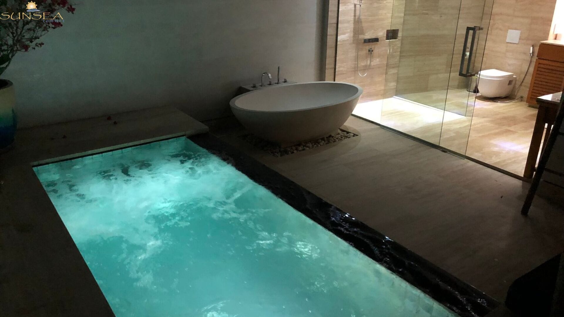 2 outdoor pools, pool umbrellas, pool loungers