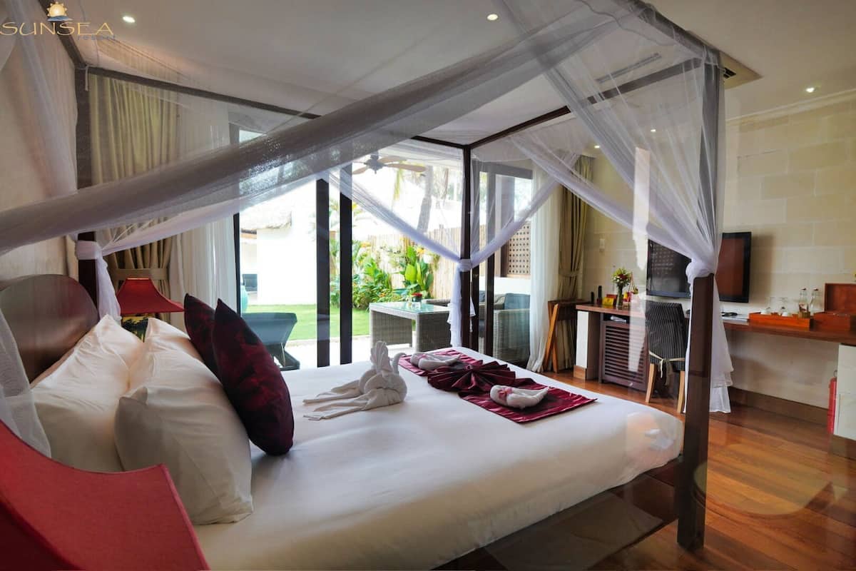 Minibar, caja de seguridad en la habitación y decoración personalizada