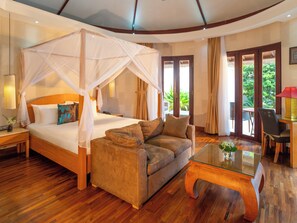 Luxury Cottage, Ocean View | Minibar, in-room safe, individually decorated, individually furnished - Sunsea Resort (Phan Thiet)