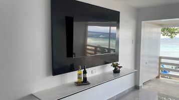 Camera Premium, 1 letto king, vista oceano | Minibar, una cassaforte in camera, una scrivania, tende oscuranti