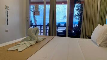 Room, Oceanfront | Minibar, in-room safe, desk, blackout curtains