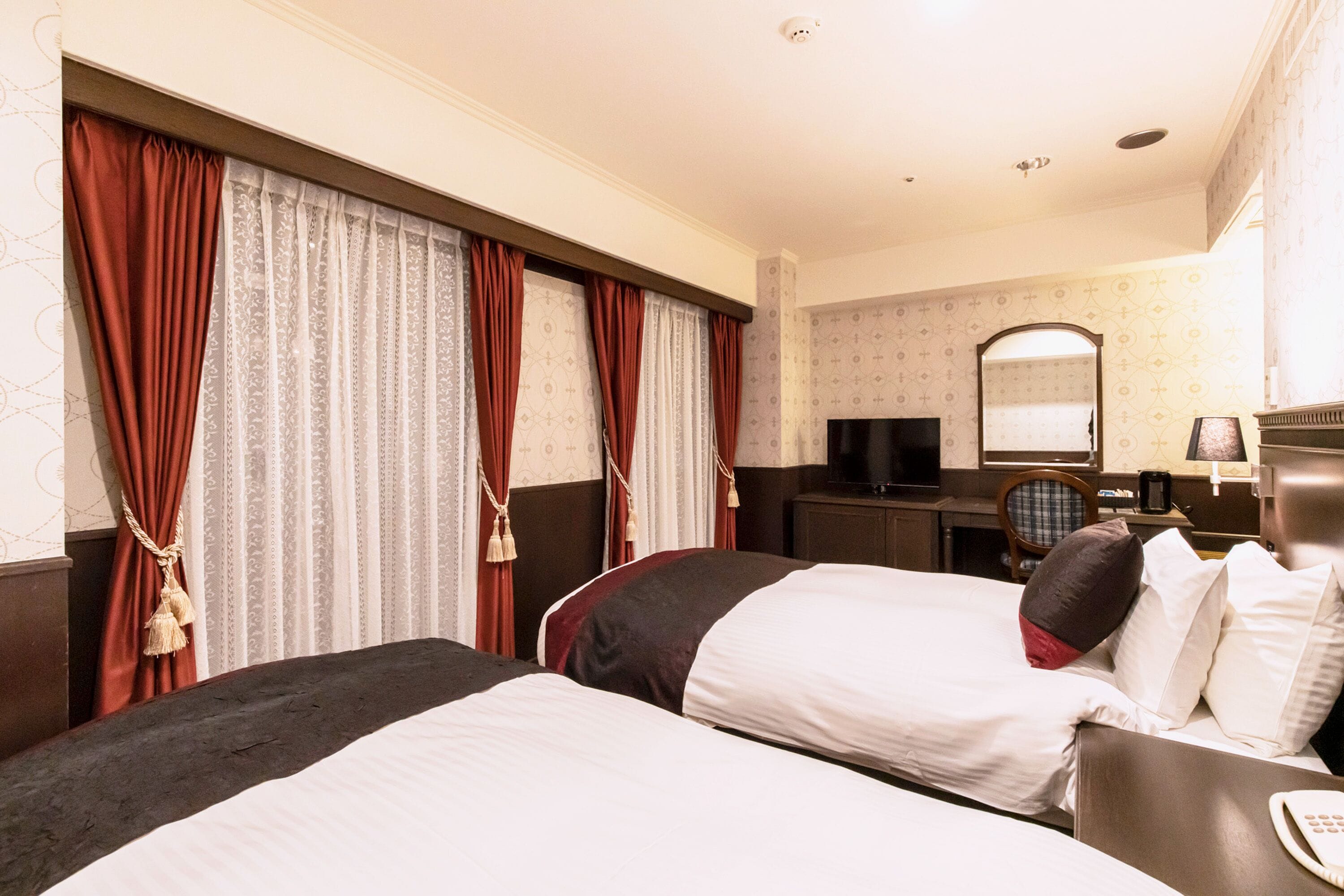 twin room (22m²), non smoking | in-room safe, desk, laptop workspace, blackout curtains