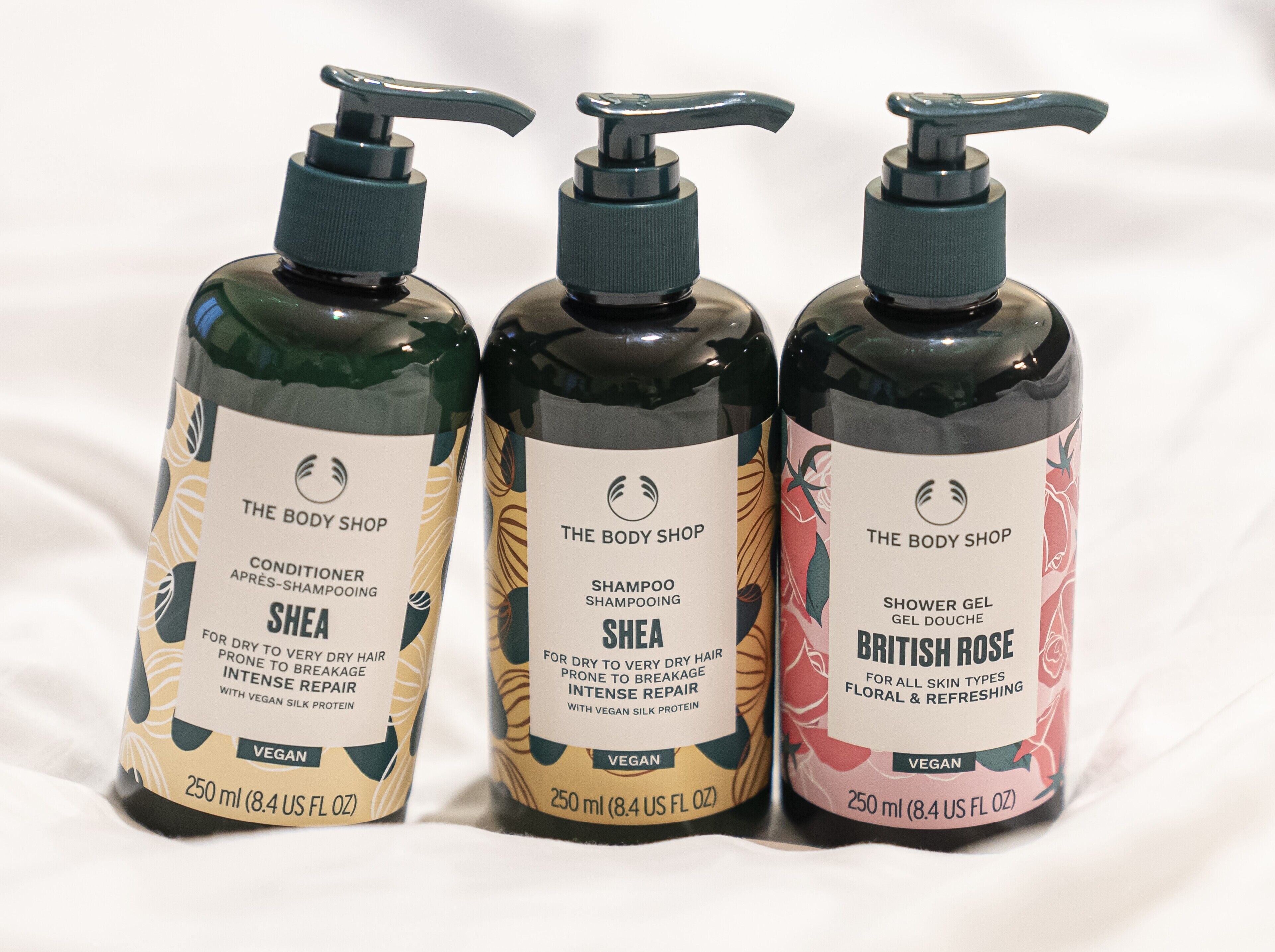 combined shower/bathtub, free toiletries, hair dryer, slippers