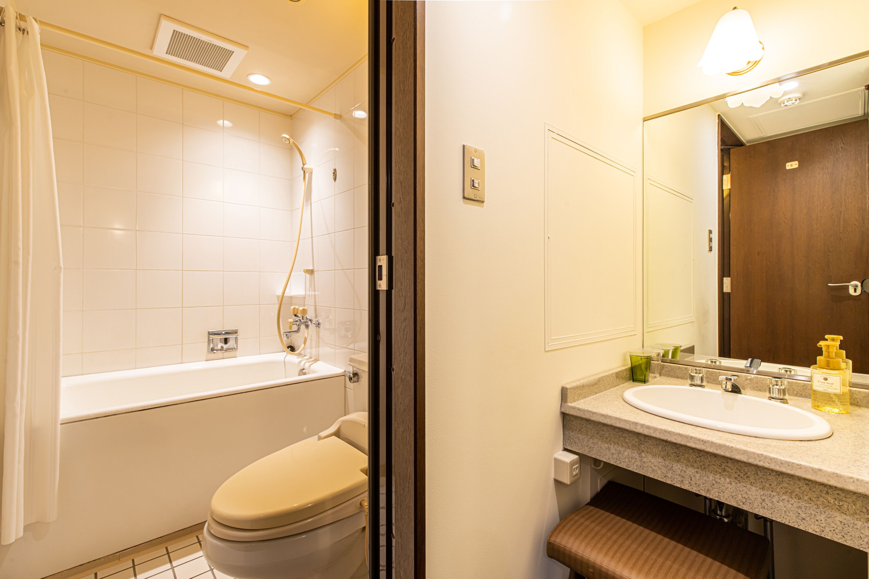 superior double room (22m²), non smoking (for 2 guests) | bathroom | combined shower/bathtub, free toiletries, hair dryer, slippers