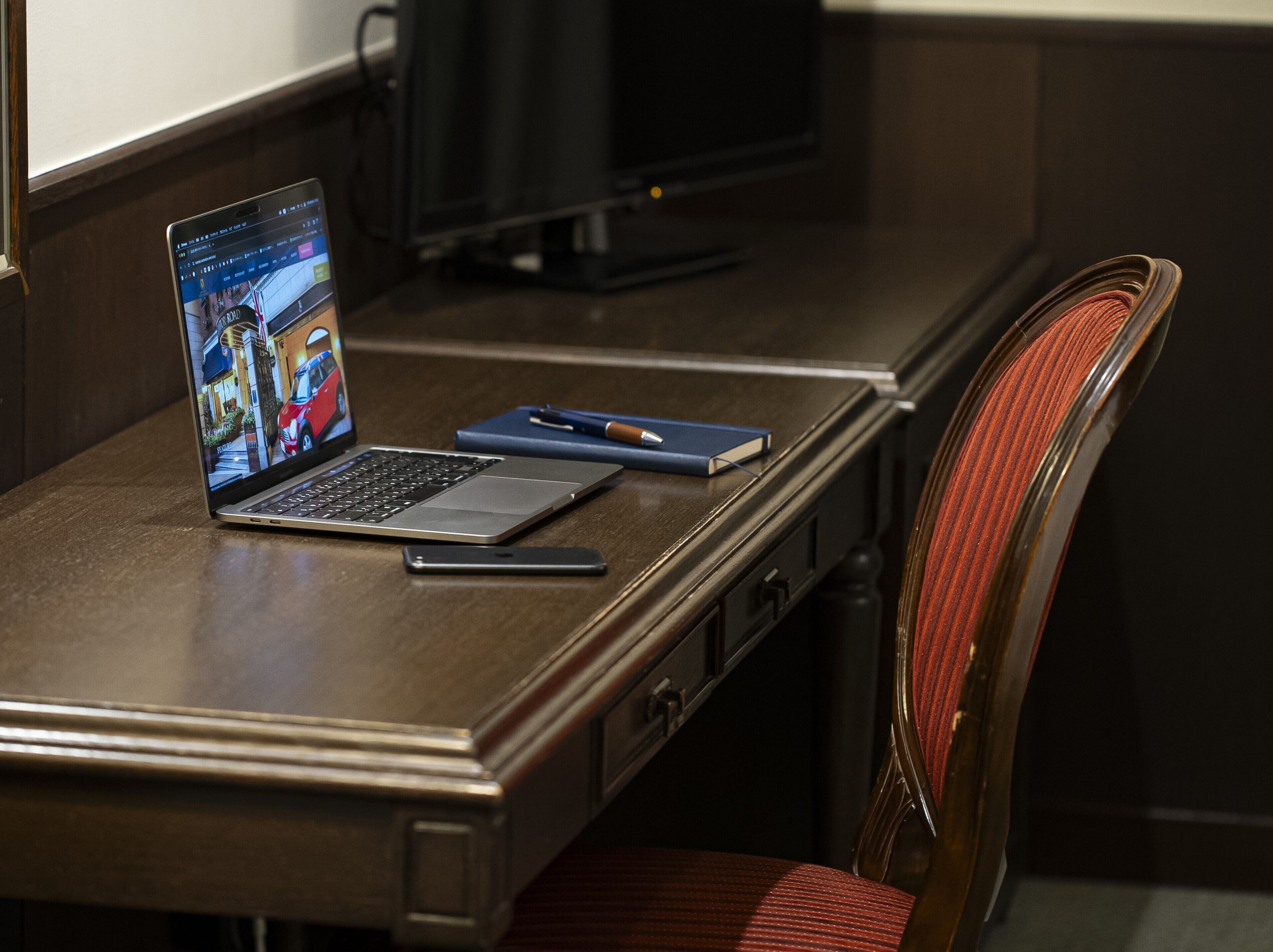 in-room safe, desk, laptop workspace, blackout curtains