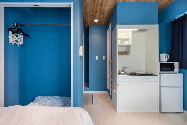 Appartement Affaires, réfrigérateur et four à micro-ondes, dans les dépendances