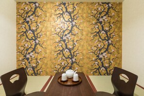 City Triple Room, 2 Bedrooms | Free WiFi - Sky Forest Ebisu (Osaka)
