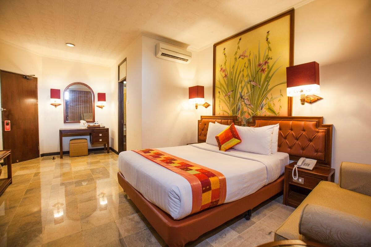Standard Room | Desk, blackout drapes, cribs (free), rollaway beds (surcharge)