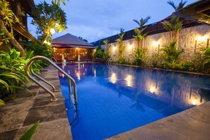 Pool - Ari Putri Hotel (Denpasar)