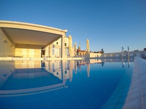 Seasonal outdoor pool, free pool cabanas, pool loungers - Hotel Konavle (Konavle)