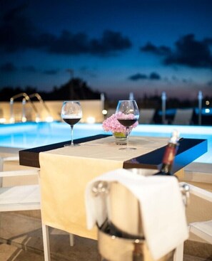 Seasonal outdoor pool, free cabanas, sun loungers - Hotel Konavle (Konavle)