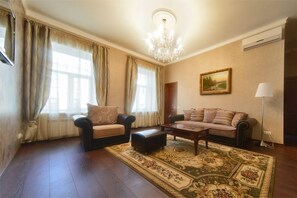 Suite Premier, 1 kamar tidur | Area keluarga | TV LED