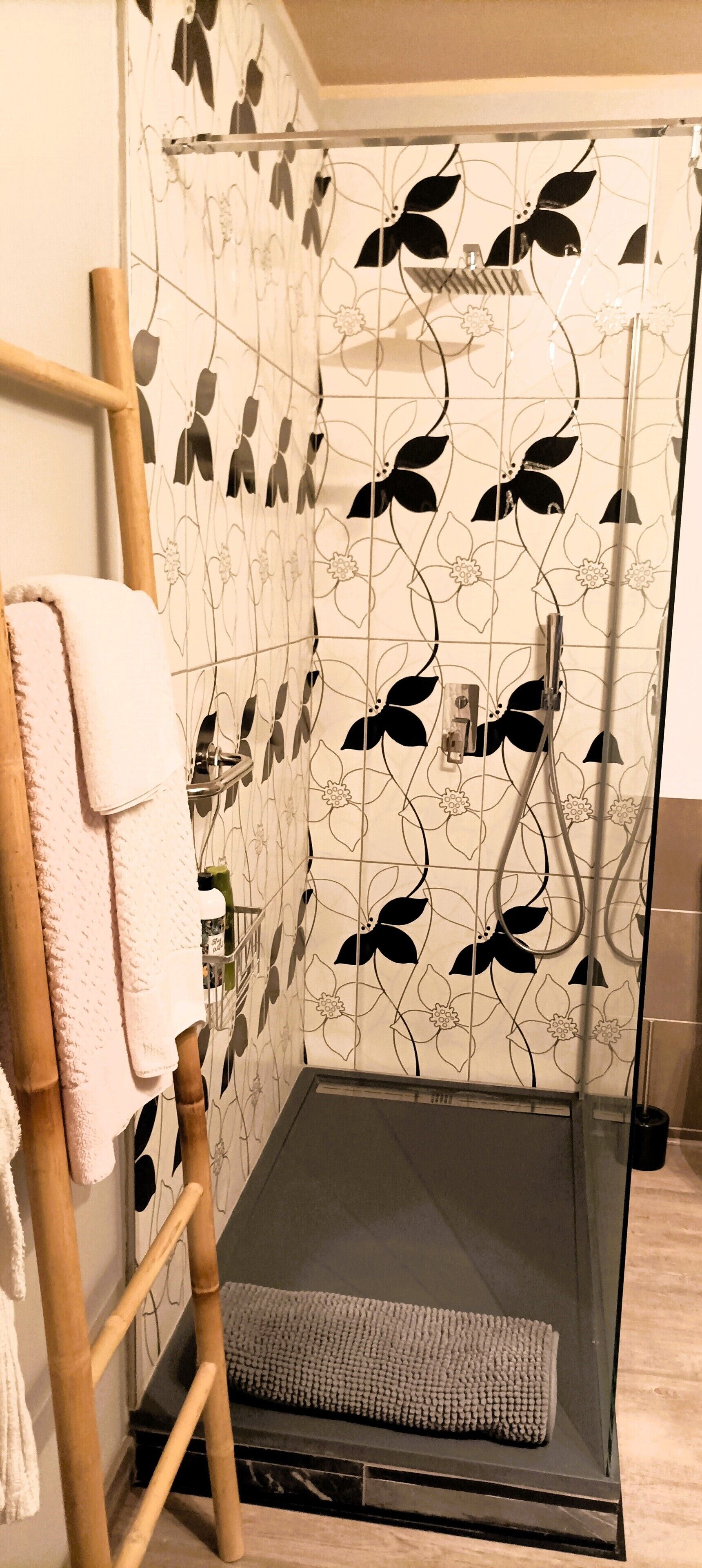 Deluxe Double Room | Badrum | Gratis toalettartiklar, hårtork, badrock och handdukar