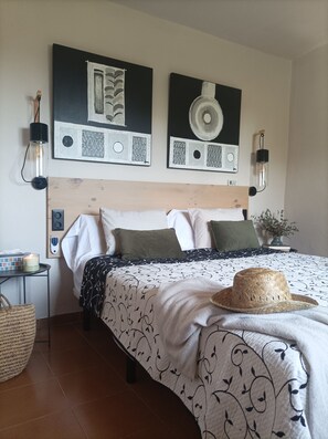 Apartment | Premium bedding, down comforters, individually decorated - La Masia Costa Brava (Garrigas)