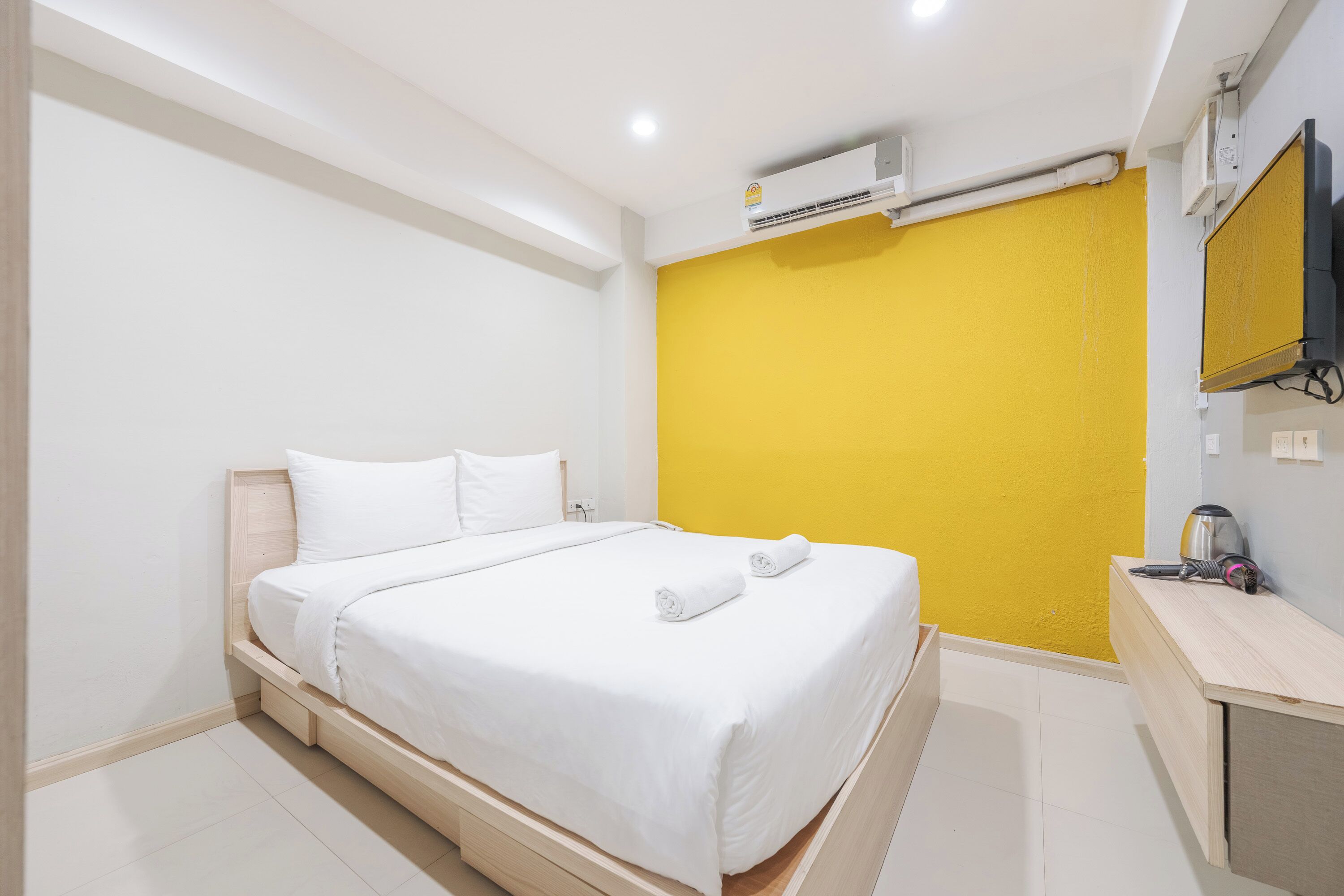 Standard Room | In-room safe, blackout curtains, free WiFi, bed sheets