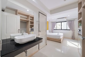 Superior Double Room | In-room safe, blackout curtains, free WiFi, bed sheets - La Porte Bangkok Hotel (Bangkok)