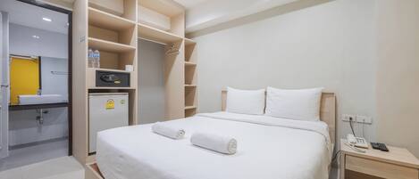 Standard Room | In-room safe, blackout drapes, WiFi (free), bed sheets