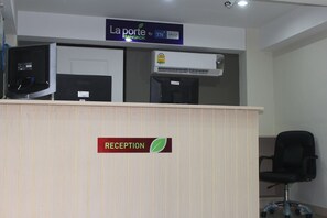 Reception - La Porte Bangkok Hotel (Bangkok)