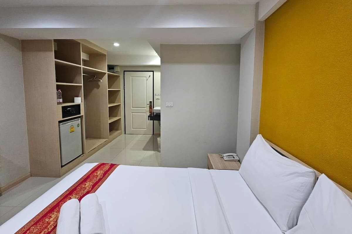 Quarto casal superior | Cofres nos quartos, cortinas blackout, Wi-Fi de cortesia, roupa de cama