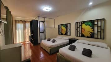 Private Quad | Desk, bed sheets