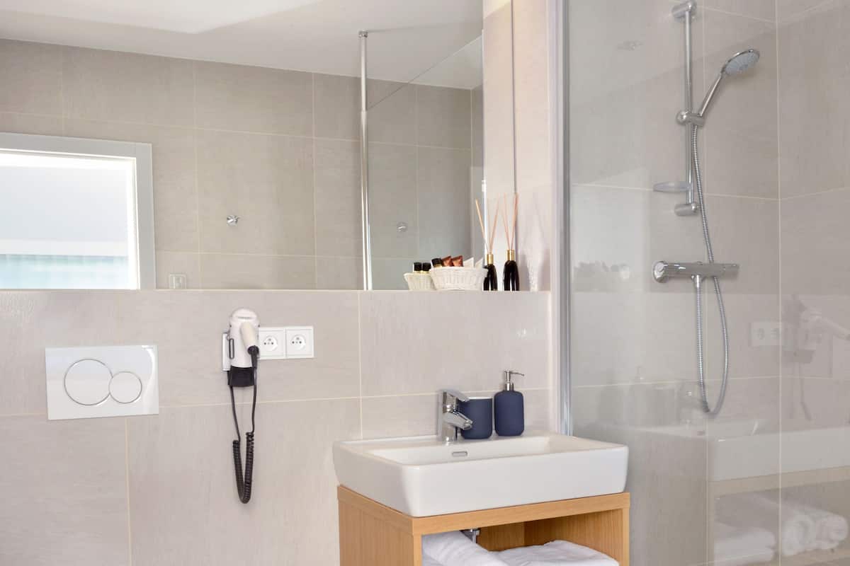 Towels, shampoo
