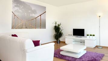 1 bedroom, premium bedding, desk, blackout curtains