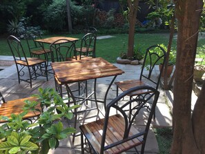 Familienzimmer, 2 Schlafzimmer | Blick auf den Garten