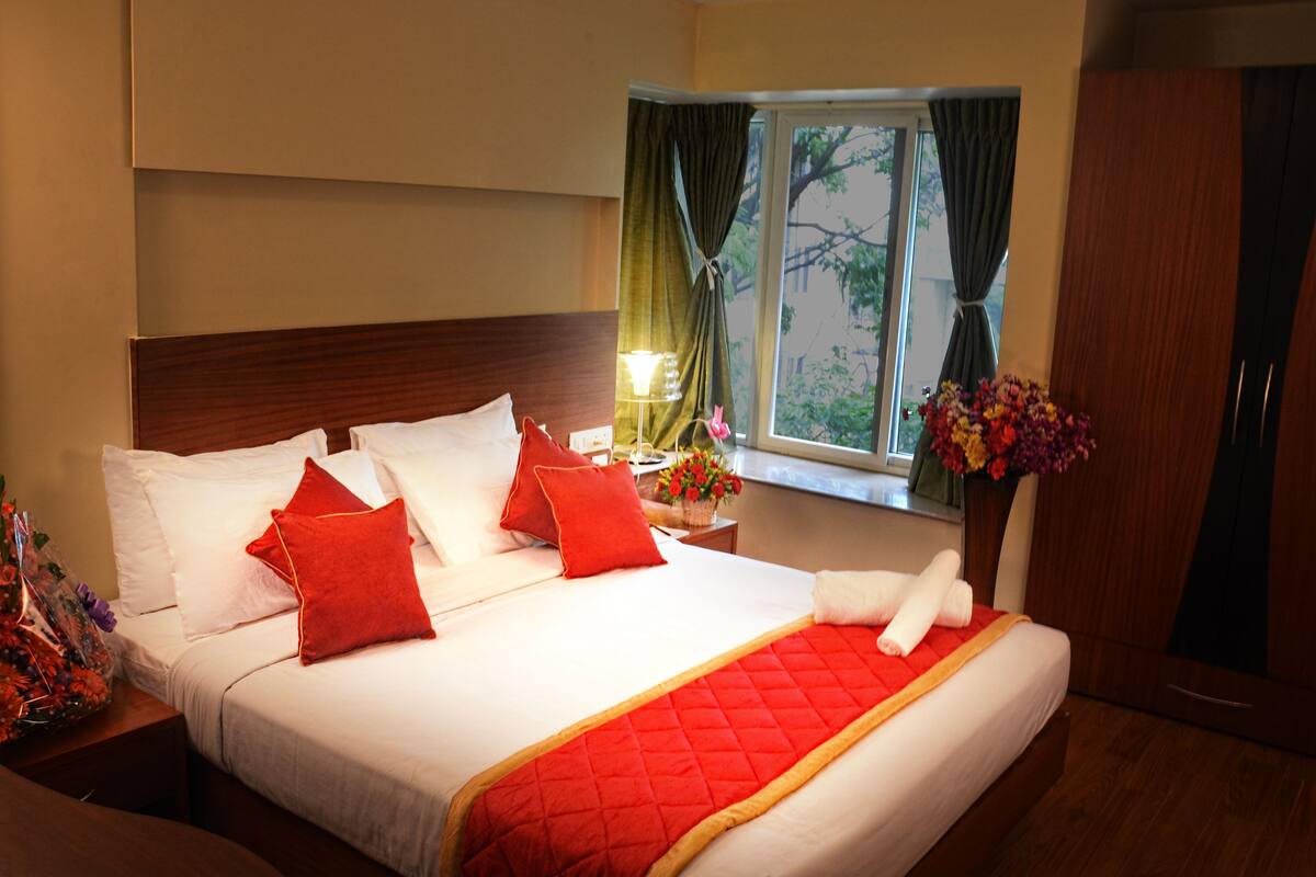 1 bedroom, premium bedding, minibar, in-room safe