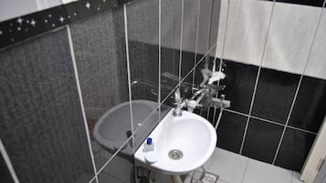 Habitació individual econòmica | Roba de llit d'alta qualitat, minibar i caixa forta a l'habitació
