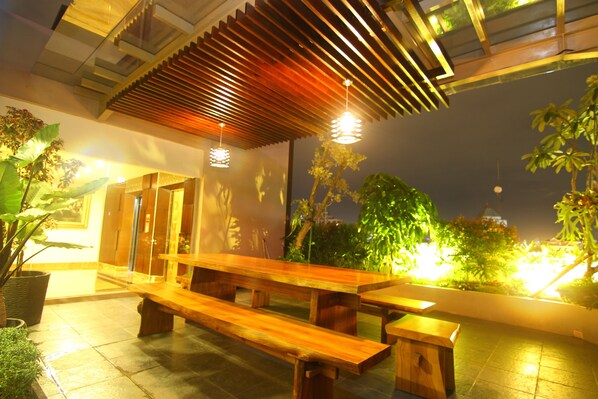 Cafe - The Falatehan Hotel (Jakarta)