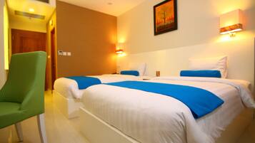 In-room safe, desk, free WiFi